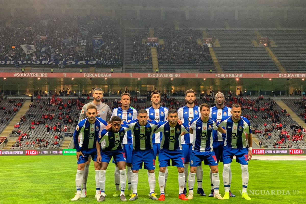 'Tecatito' Corona contribuye en el pase del Porto a la Final de la Copa de Portugal