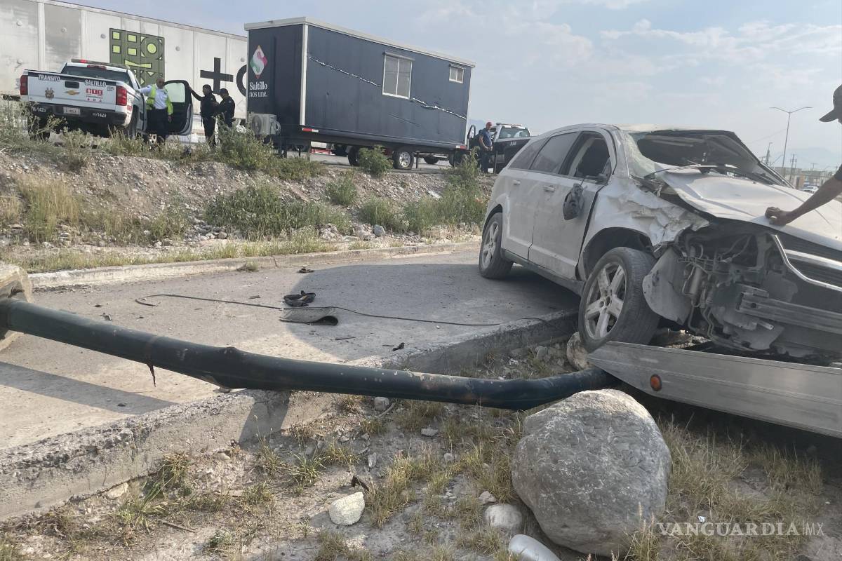 Joven se salva de morir en volcadura al oriente de Saltillo