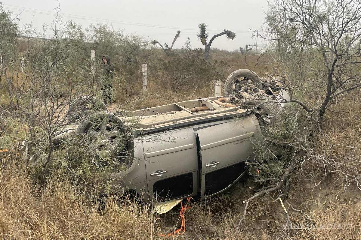 Volcadura sarandea a paisanos en el libramiento norponiente de Saltillo