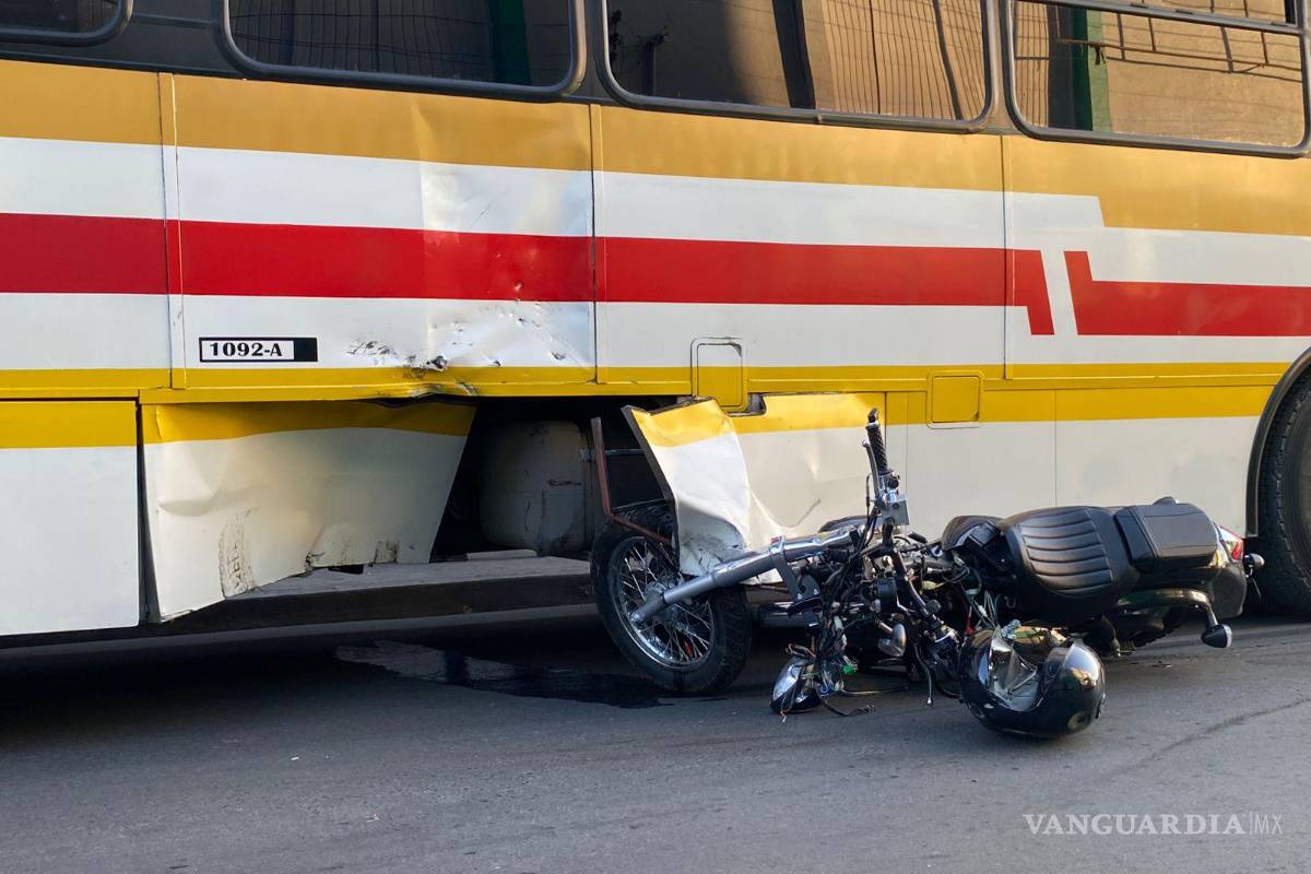Muere motociclista en el hospital tras chocar contra ruta Periférico en el centro de Saltillo