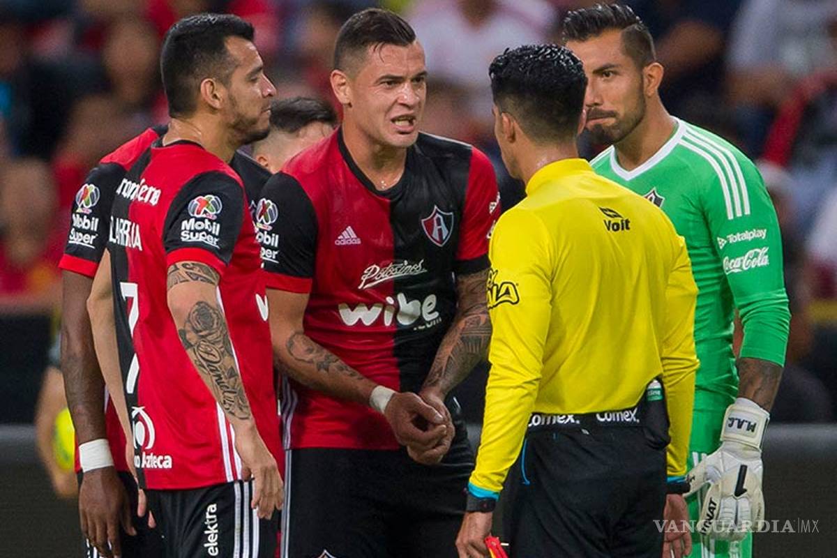 Árbitro mexicano se convulsiona durante pruebas físicas