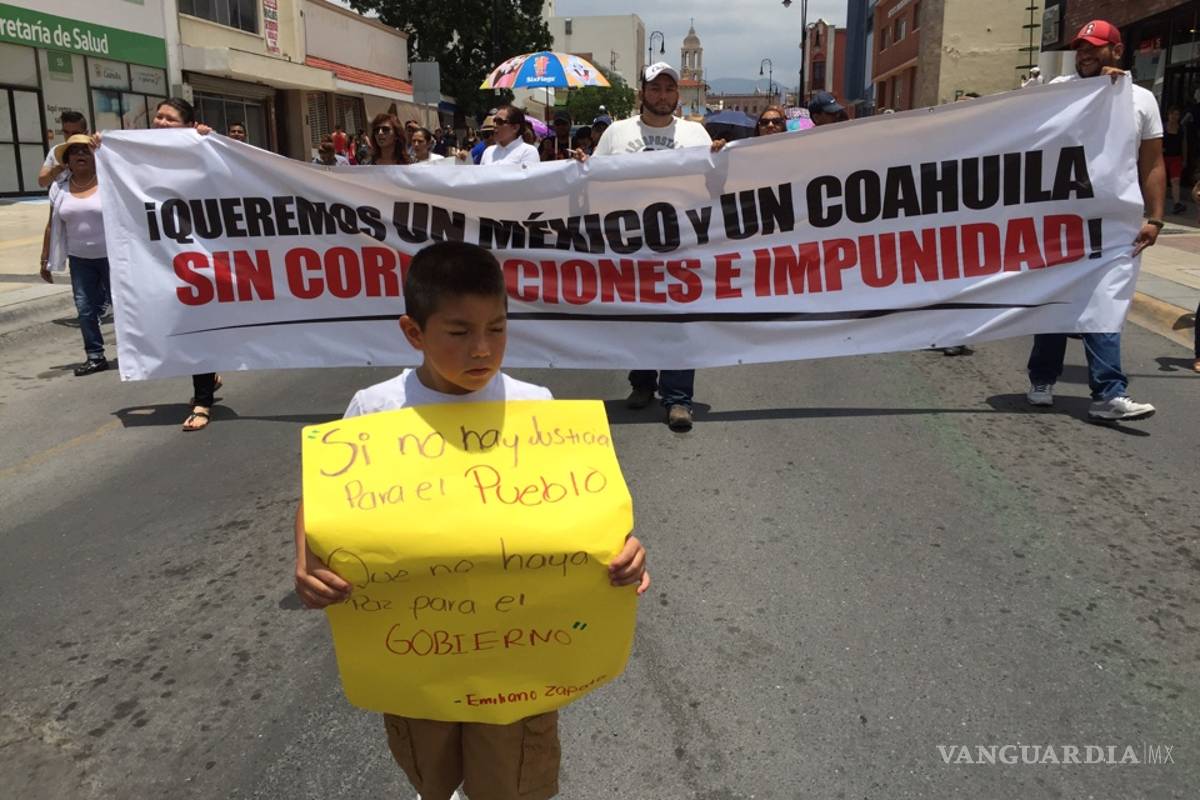 $!Grupos ciudadanos y magisteriales de Coahuila protestan por conflicto en Oaxaca (FOTOS)
