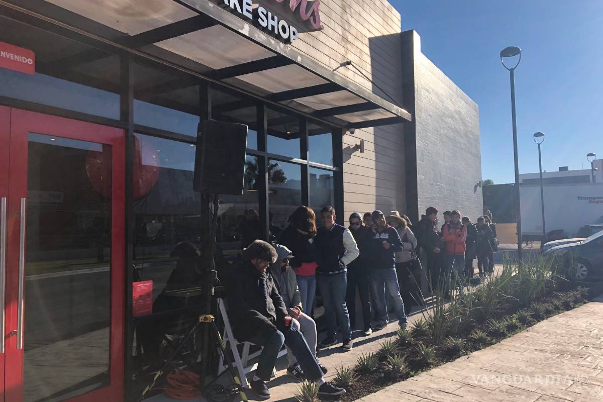 Con -4 grados, hacen fila fuera de Tim Hortons desde las 6:30 am en Saltillo