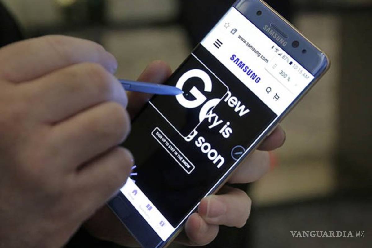 Saca humo y chispas durante vuelo un Samsung Note 2