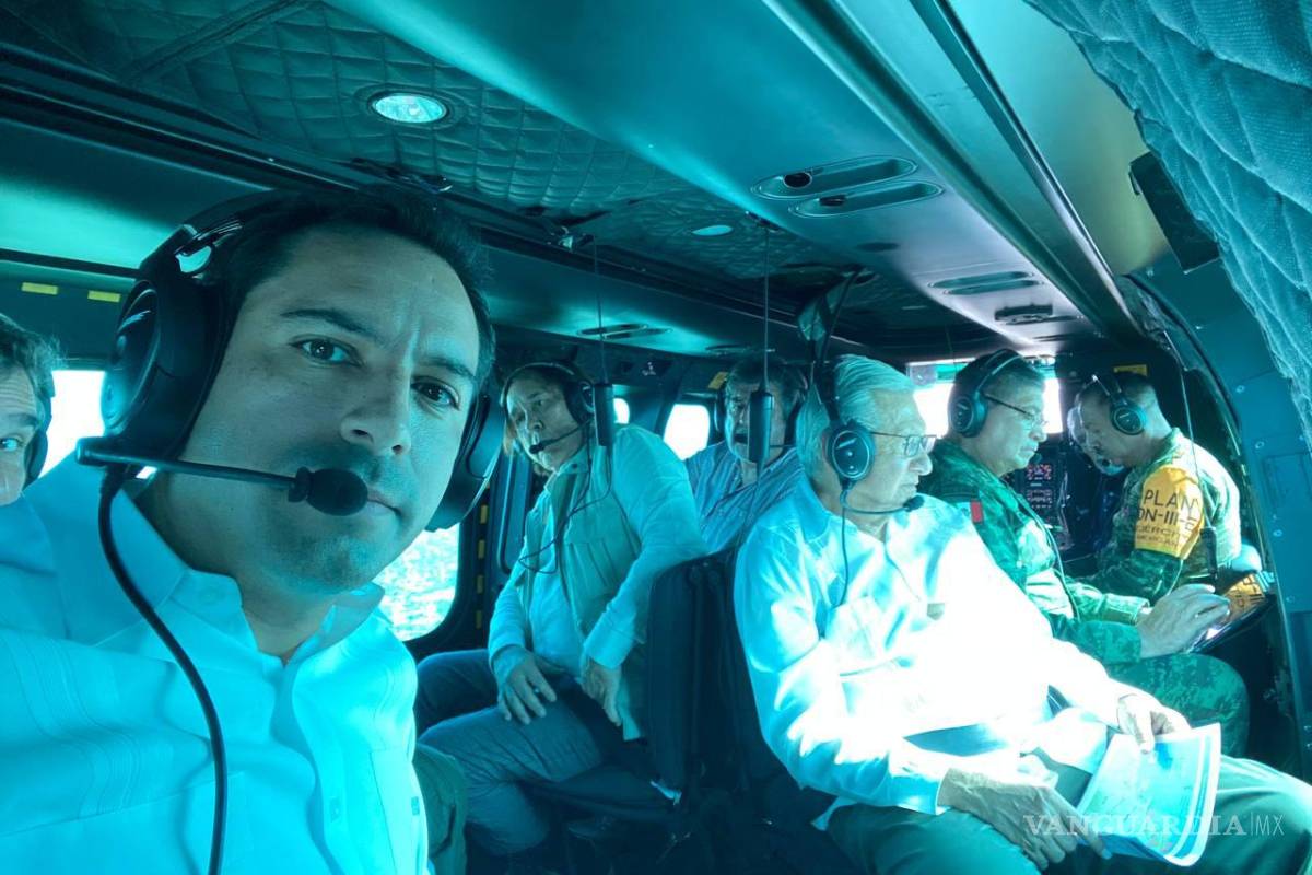 Sobrevuela AMLO construcción del Tren Maya