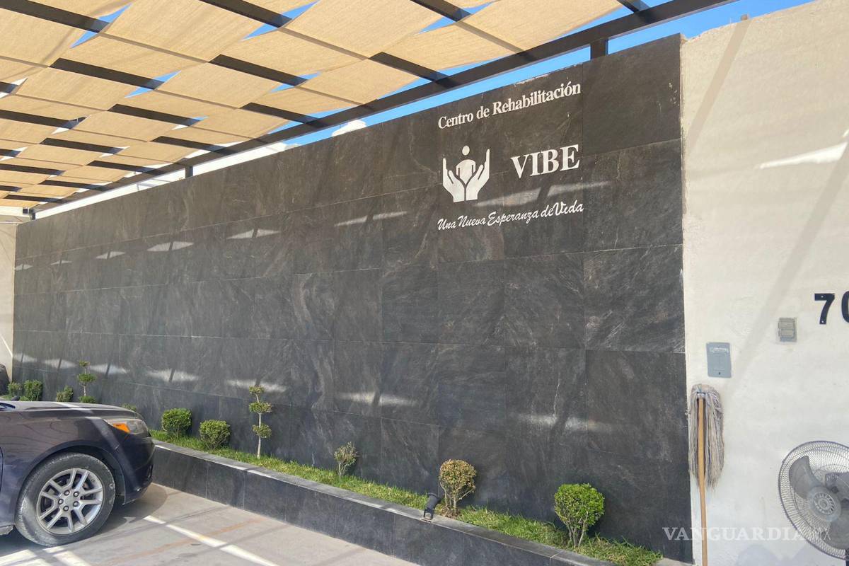 Madre interna a su hijo en anexo de Monclova, padre se molesta y exige se lo entreguen (video)