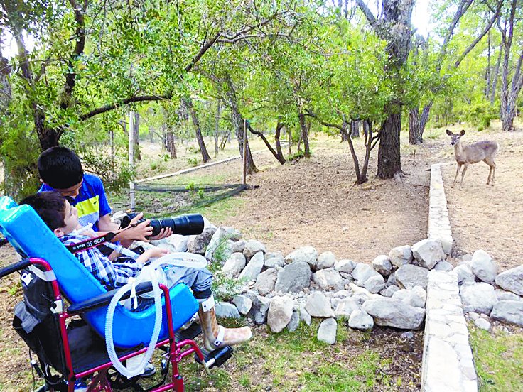 Pasearse por el campo le ayuda a su rehabilitación
