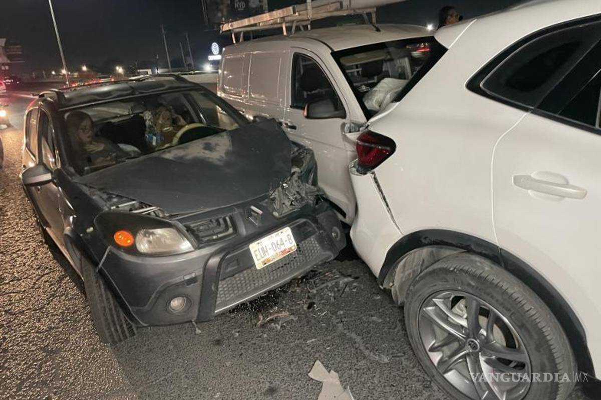 Choque múltiple provoca caos en el Periférico de Saltillo