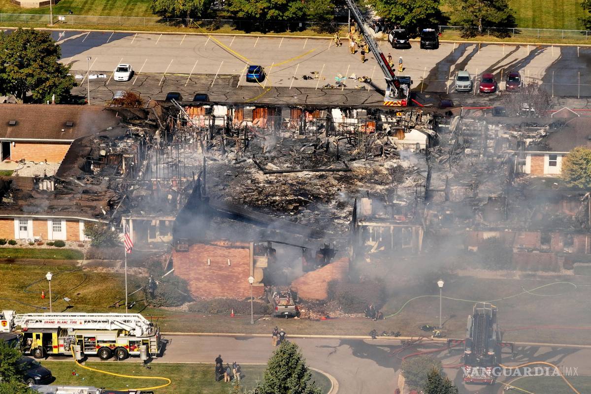 $!Los equipos de emergencia responden a un tiroteo e incendio en la Iglesia de Jesucristo de los Santos de los Últimos Días, en Grand Blanc, Michigan.