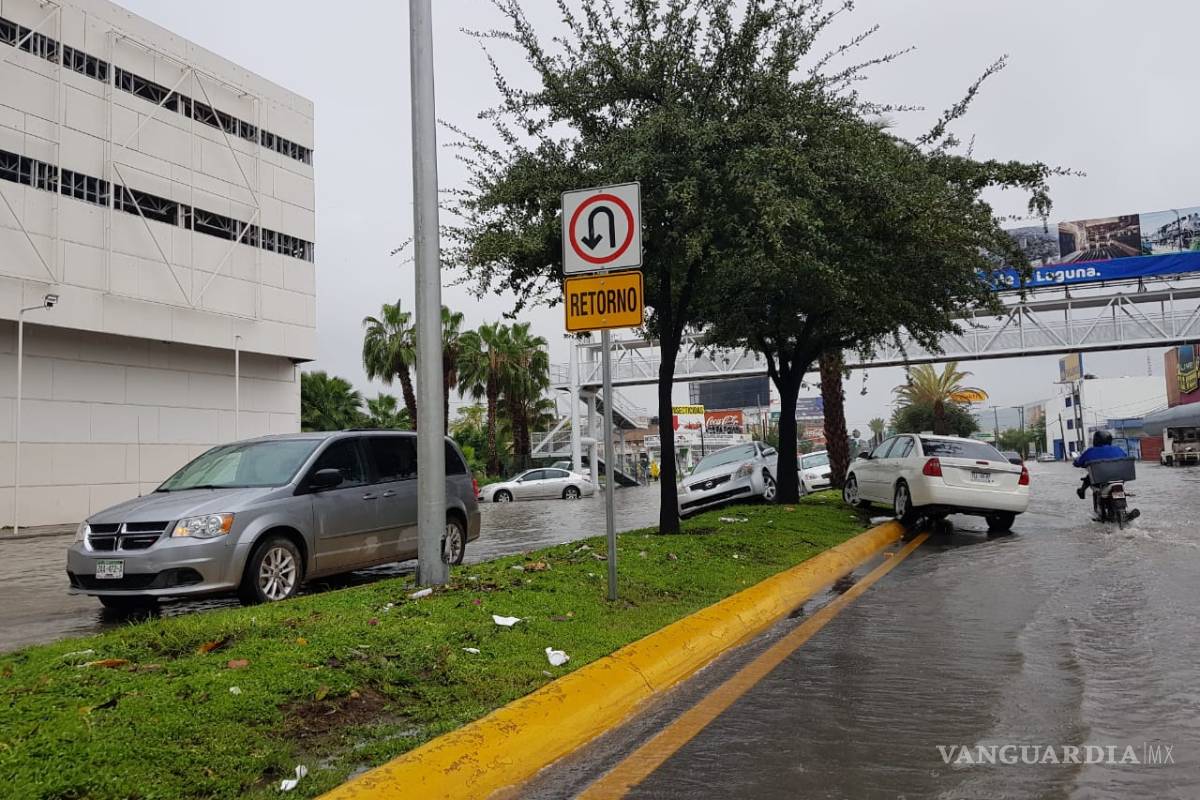 $!Intensas lluvias inundan de nuevo a Torreón, Coahuila