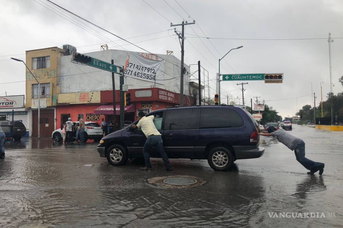 $!Intensas lluvias inundan de nuevo a Torreón, Coahuila