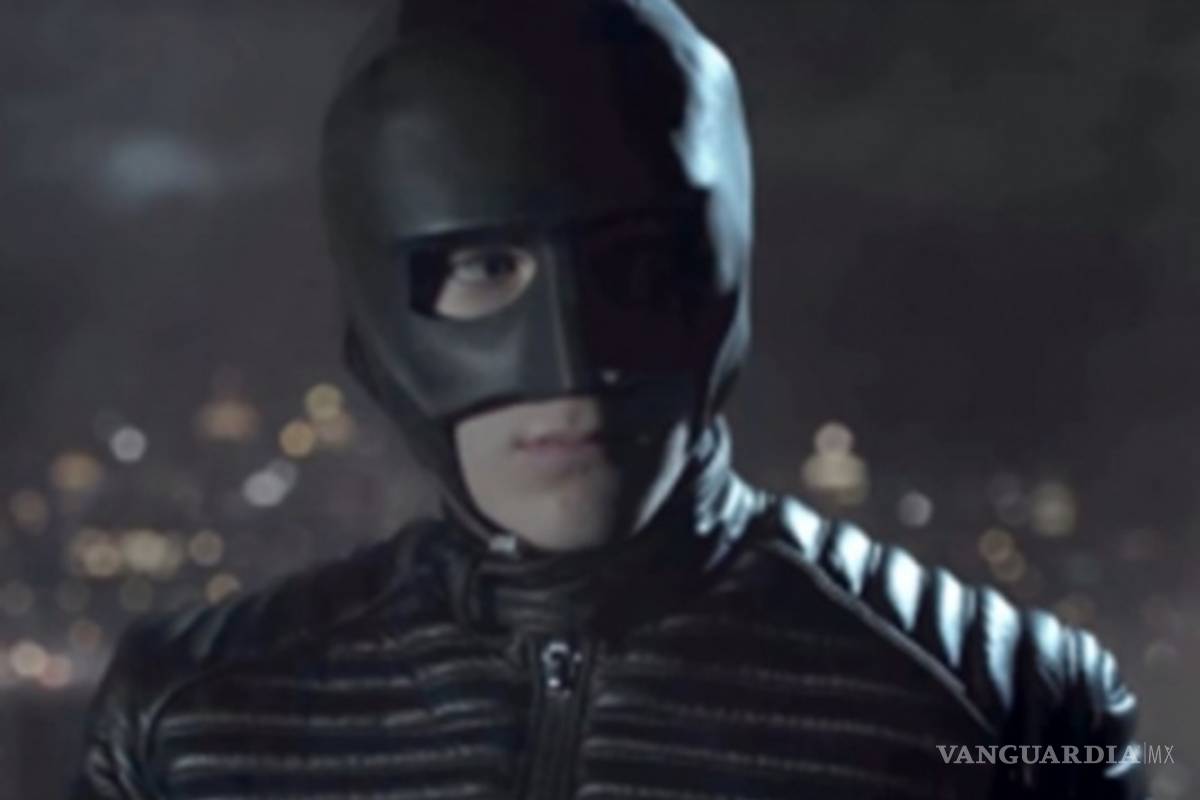 Bruce Wayne usa su primer traje de Batman en 'Gotham'