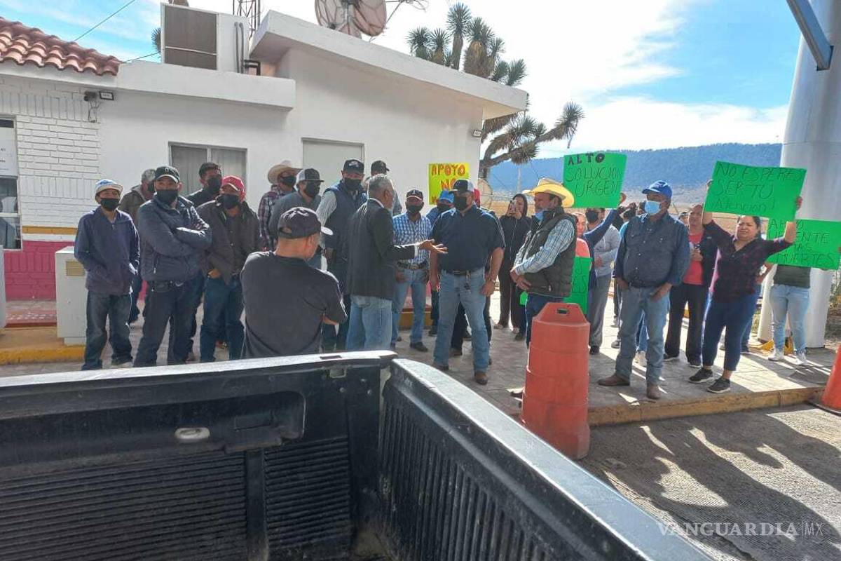 Se manifiestan vecinos de Huachichil por accidente fatal en Los Chorros