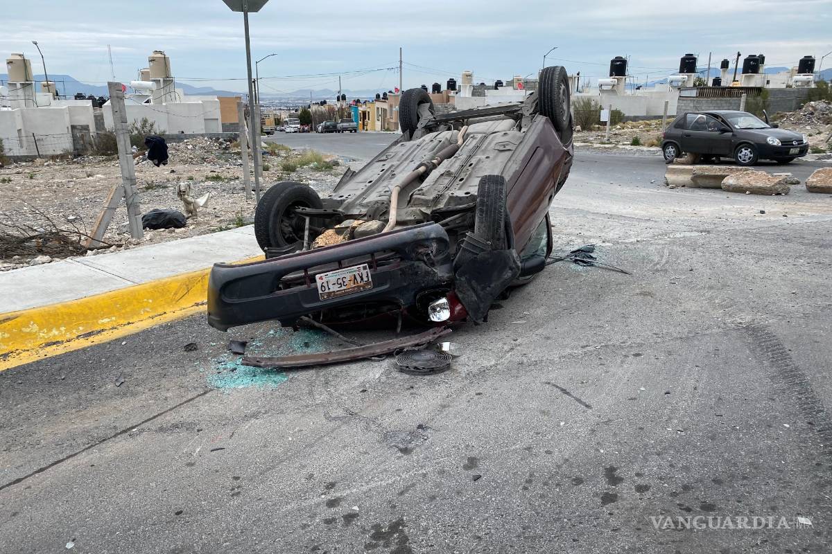 Intenta rebasar, le pegan y vuelca en prolongación Otilio González