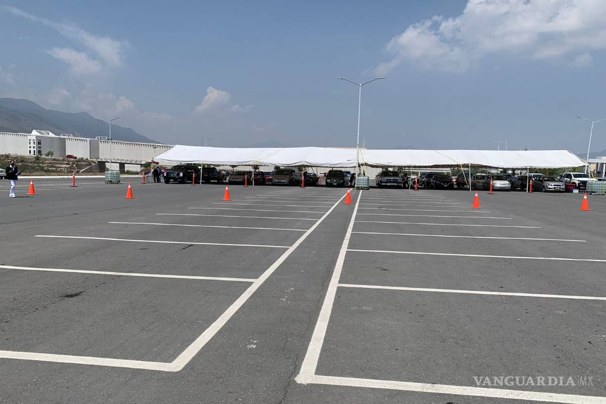 $!Lucen solos módulo de vacunación en Ciudad Universitaria