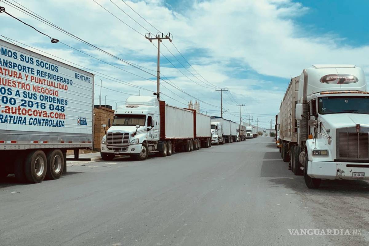 Exigen vecinos de Ramos Arizpe retirar a tráileres de calle