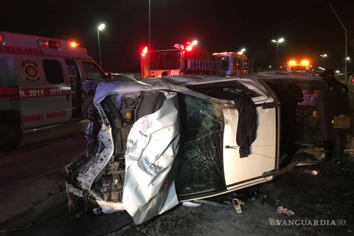 Ebrio conductor vuelca en la carretera Saltillo-Monterrey