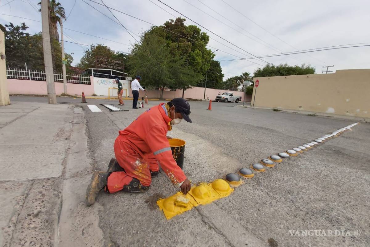 Trabajos de señalética y semáforos no se detienen en Torreón