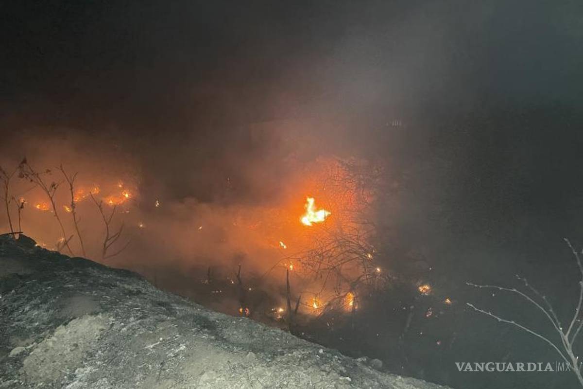 $!Tras 45 minutos de labor, los bomberos lograron sofocar el 80% del incendio y evitar mayores daños.