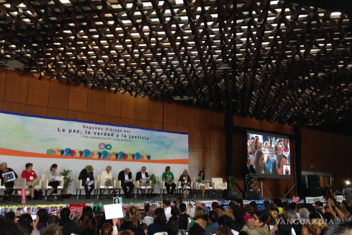 Habla AMLO con familias de desaparecidos en segundo foro Diálogo por la Paz