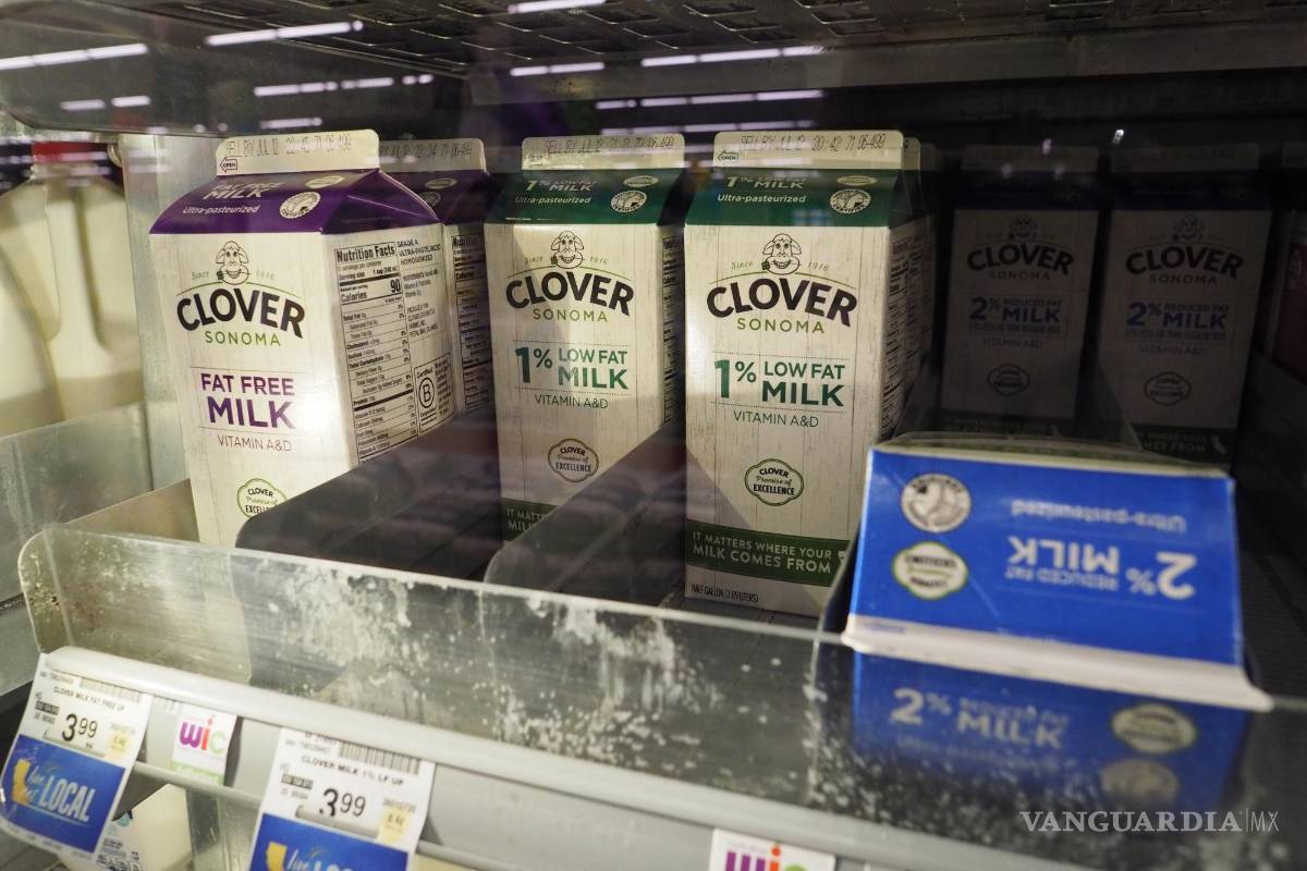 $!Se exhibenla leche en una tienda en Oakland, California. El USDA espera que todos los precios de los alimentos aumenten entre un 4.5 y un 5.5 por ciento este año.