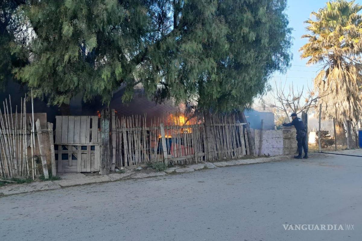 Quema de basura se sale de control y consume tejabanes en Ramos Arizpe