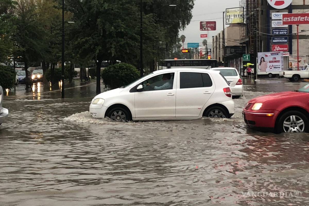 $!Intensas lluvias inundan de nuevo a Torreón, Coahuila