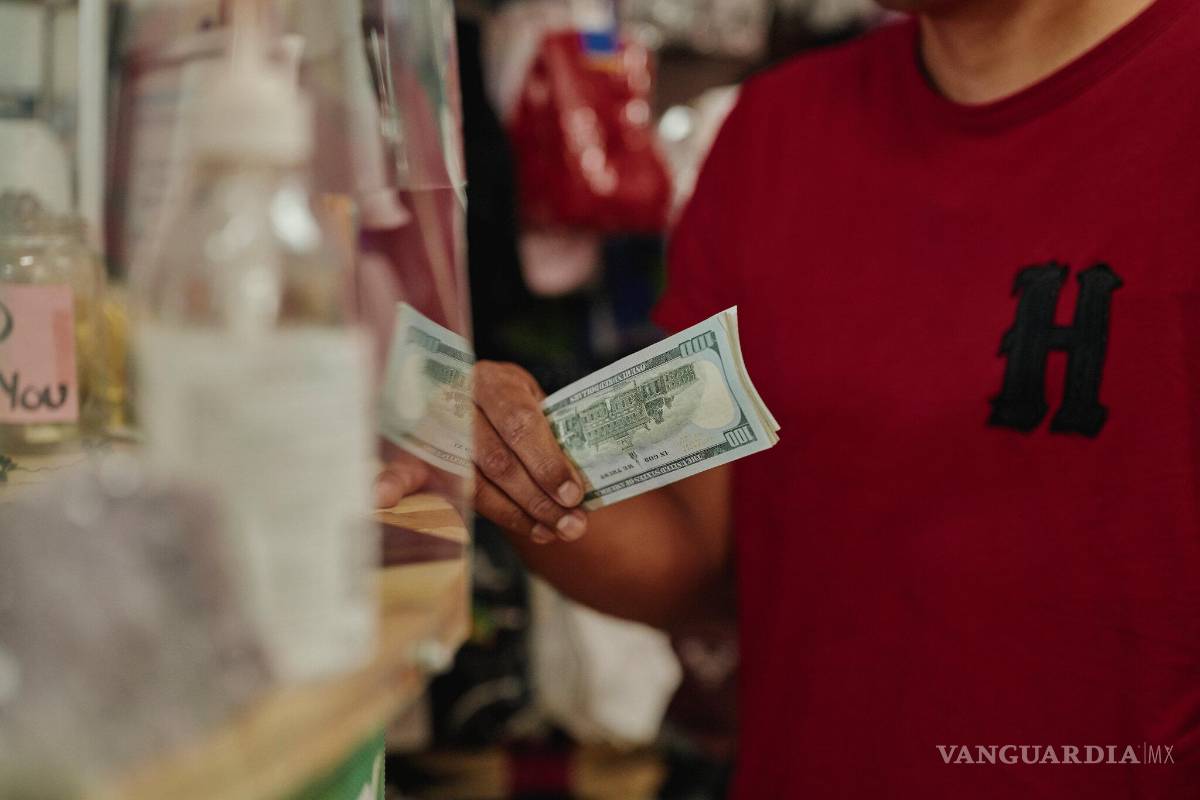 El temor a la deportación fortalece las remesas de EE. UU. a Latinoamérica