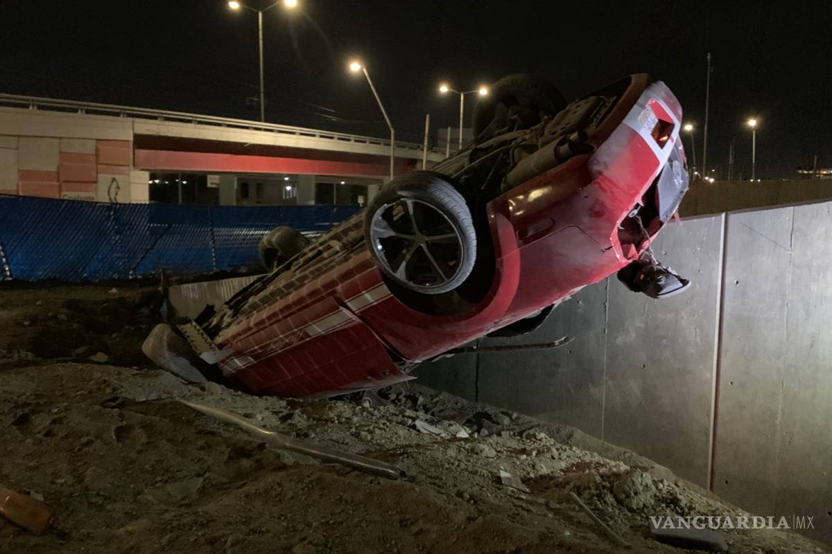 Volaba con deportivo; termina llantas arriba al norte de Saltillo