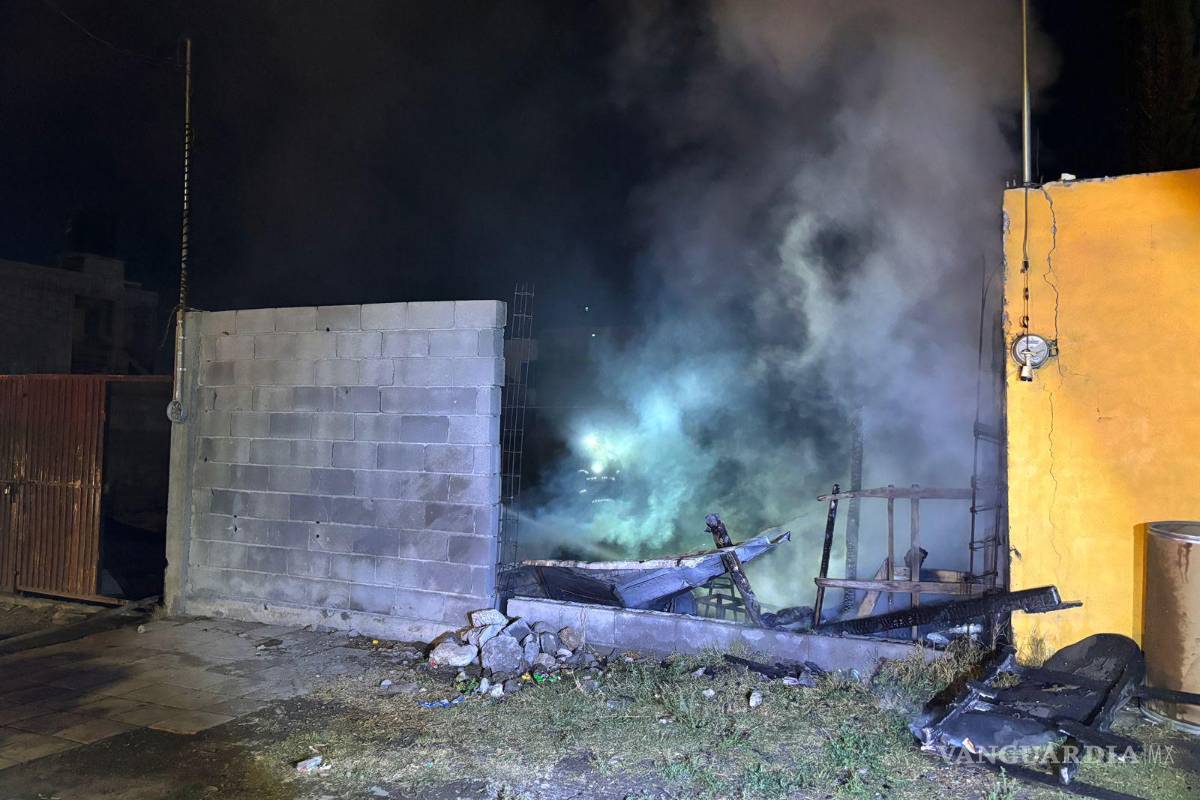 ‘Diablito’ desata incendio y consume tejabán en Saltillo