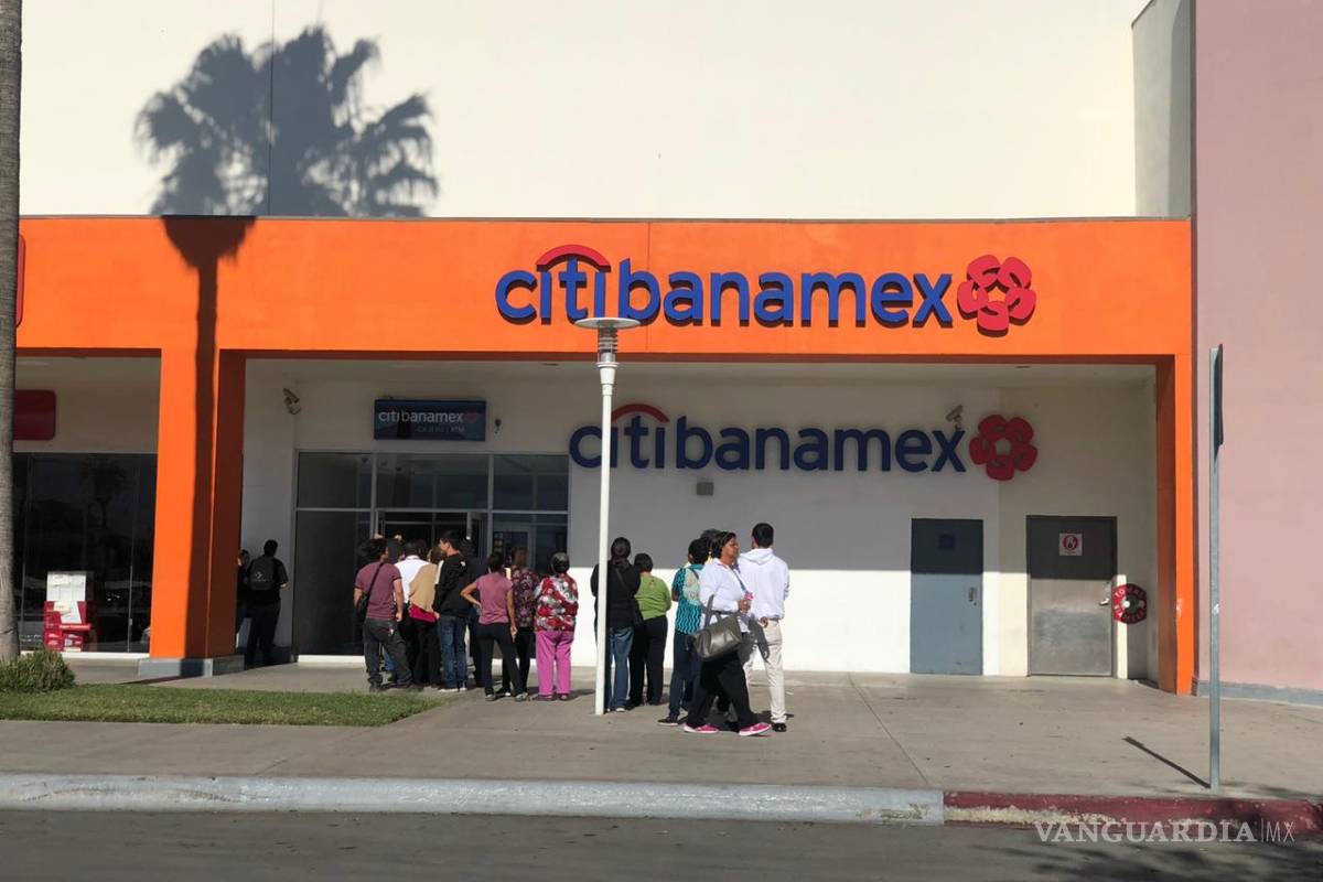 Bancos en Saltillo toman medidas por coronavirus Covid-19; piden hacer filas al aire libre