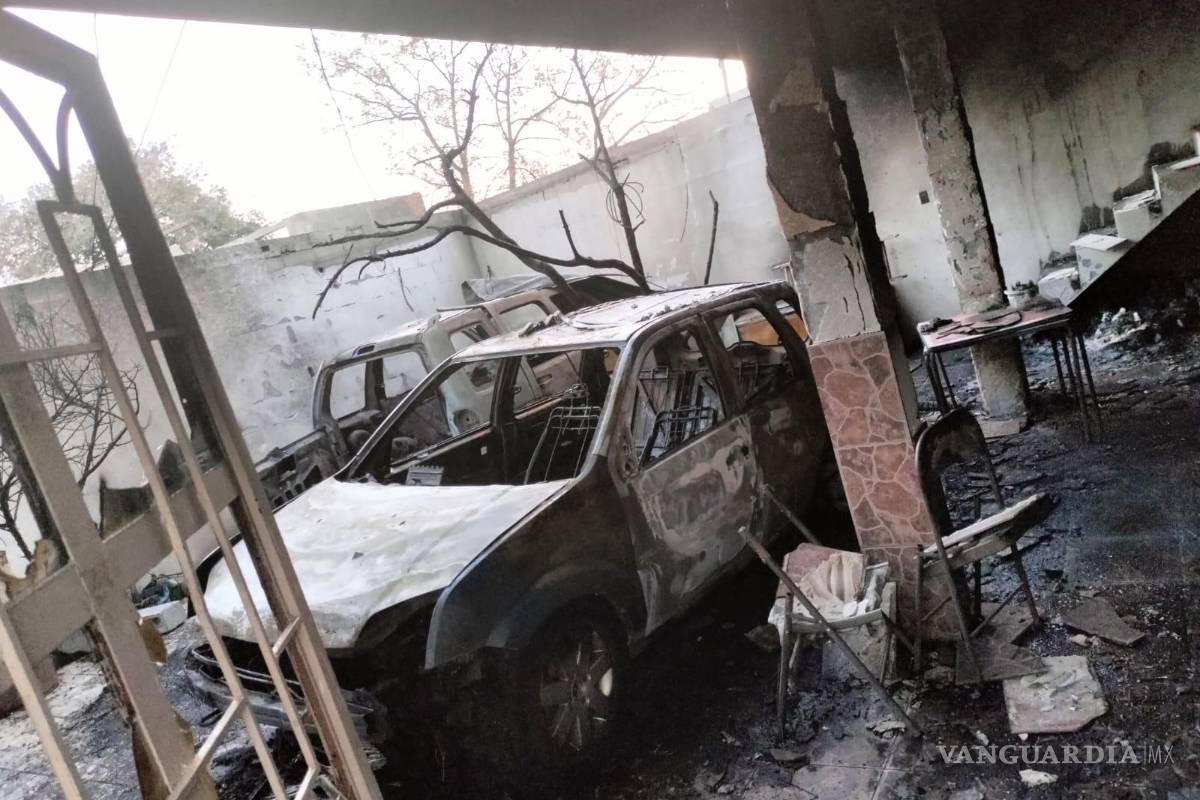 Explosión provoca incendio en domicilio de Saltillo; Bomberos rescatan dos perritos