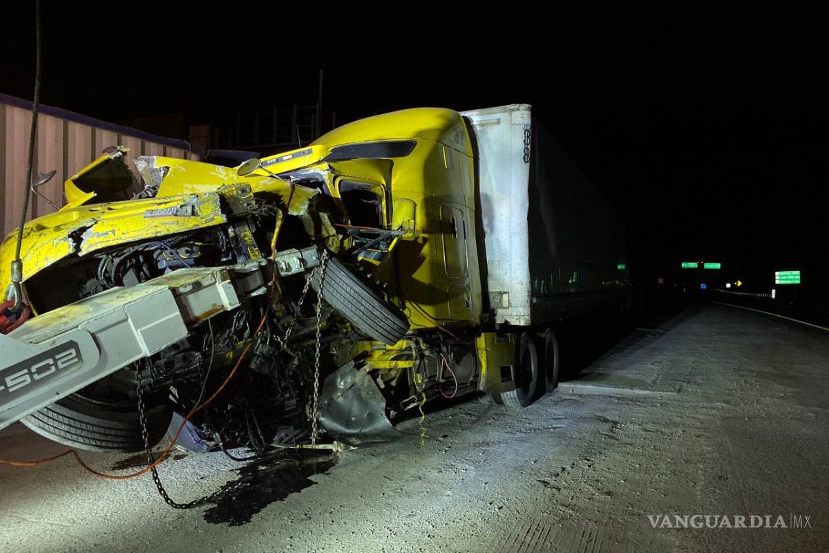 Choque entre tráilers bloquea el túnel de Los Chorros en la carretera 57