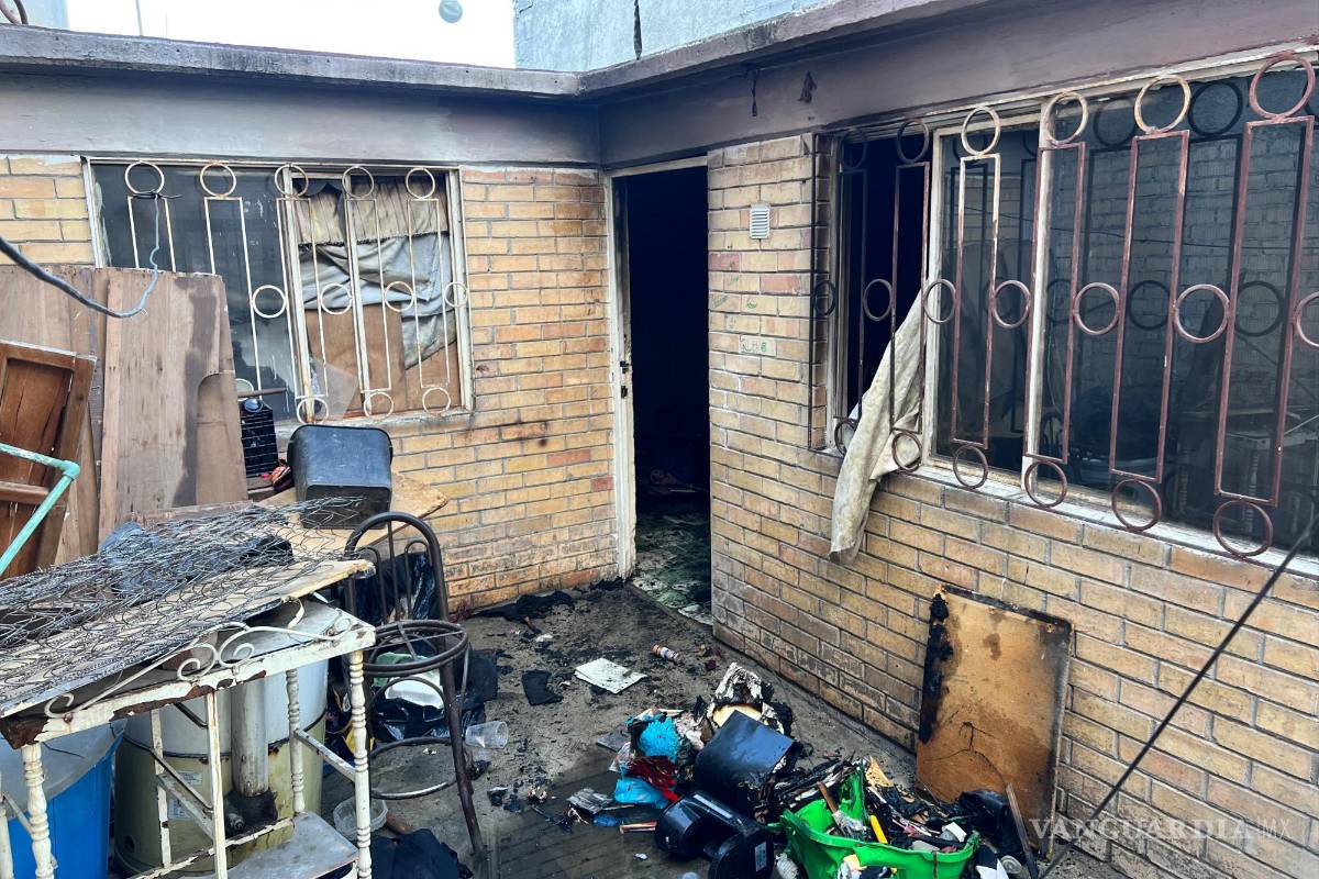 Saltillo: controlan bomberos incendio en la colonia González originado por falla eléctrica