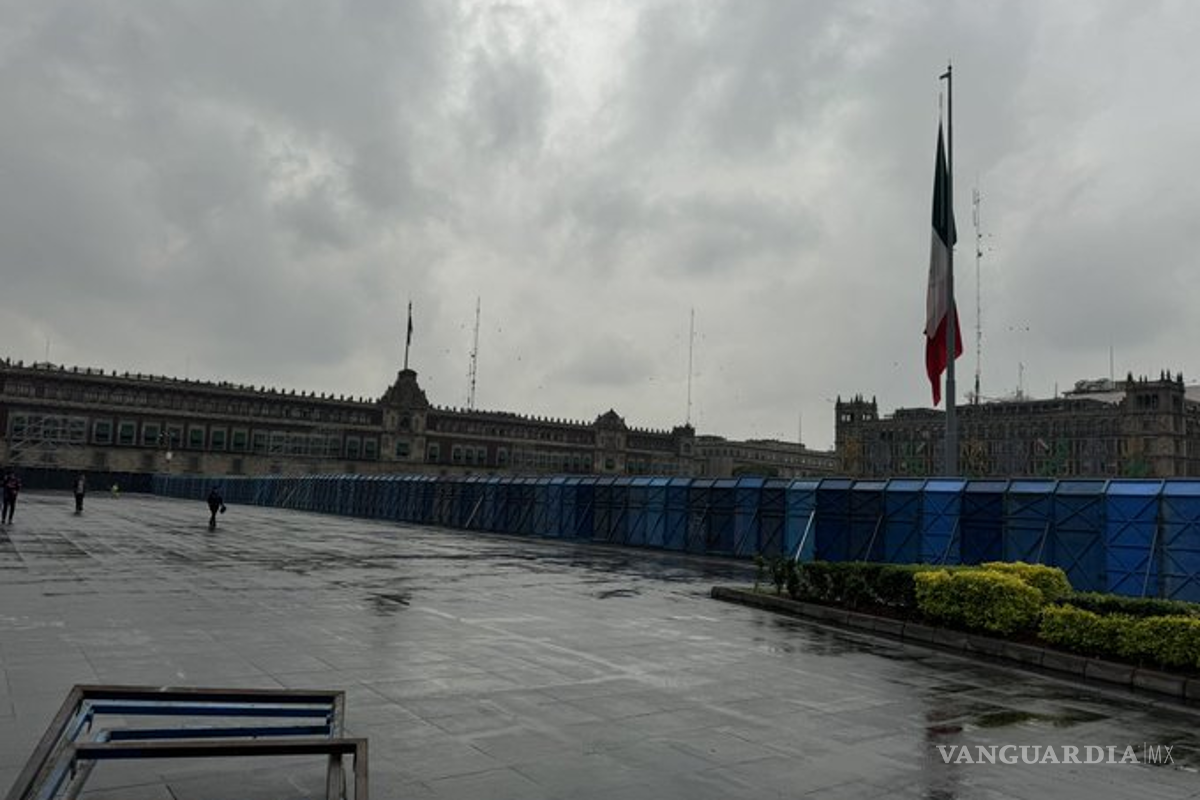 Blindan el Zócalo con concreto y metal... buscan evitar que marcha por los 43 llegue a la Plaza de la Constitución