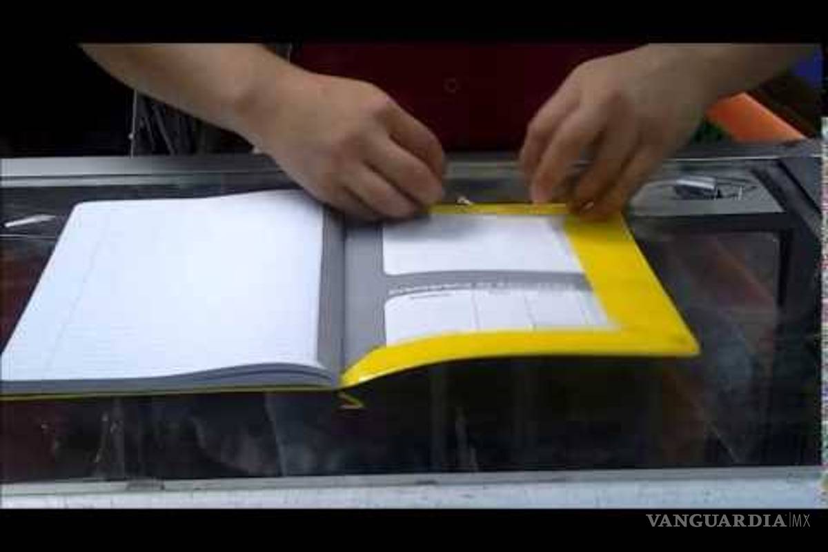 Adiós a forro plástico de libros: colegios privados de Saltillo prohíben uso