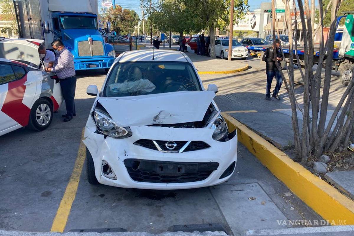 Choque en V. Carranza de Saltillo deja una fracturada y otro con crisis nerviosa