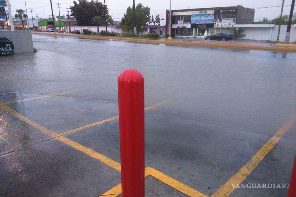 Lluvia deja como saldo 20 colonias inundadas y 70 autos varados en Monclova