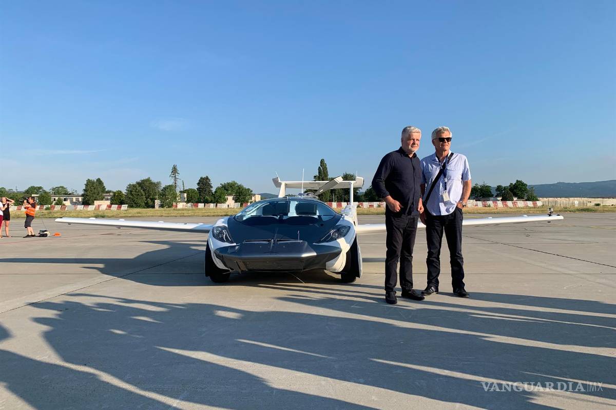 AirCar, primer vehículo volador en aterrizar en un aeropuerto de Eslovaquia