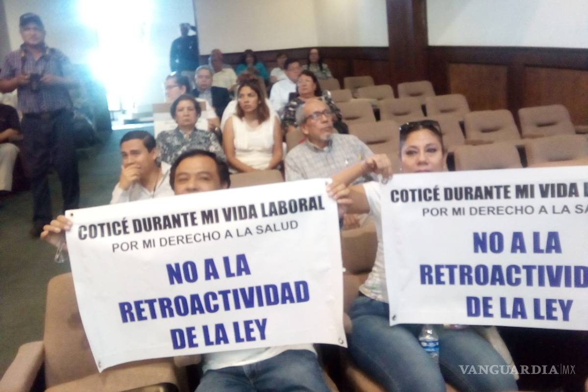 $!Más de 300 maestros inconformes de Coahuila presentan iniciativa de Reforma a la ley de la Dipetre