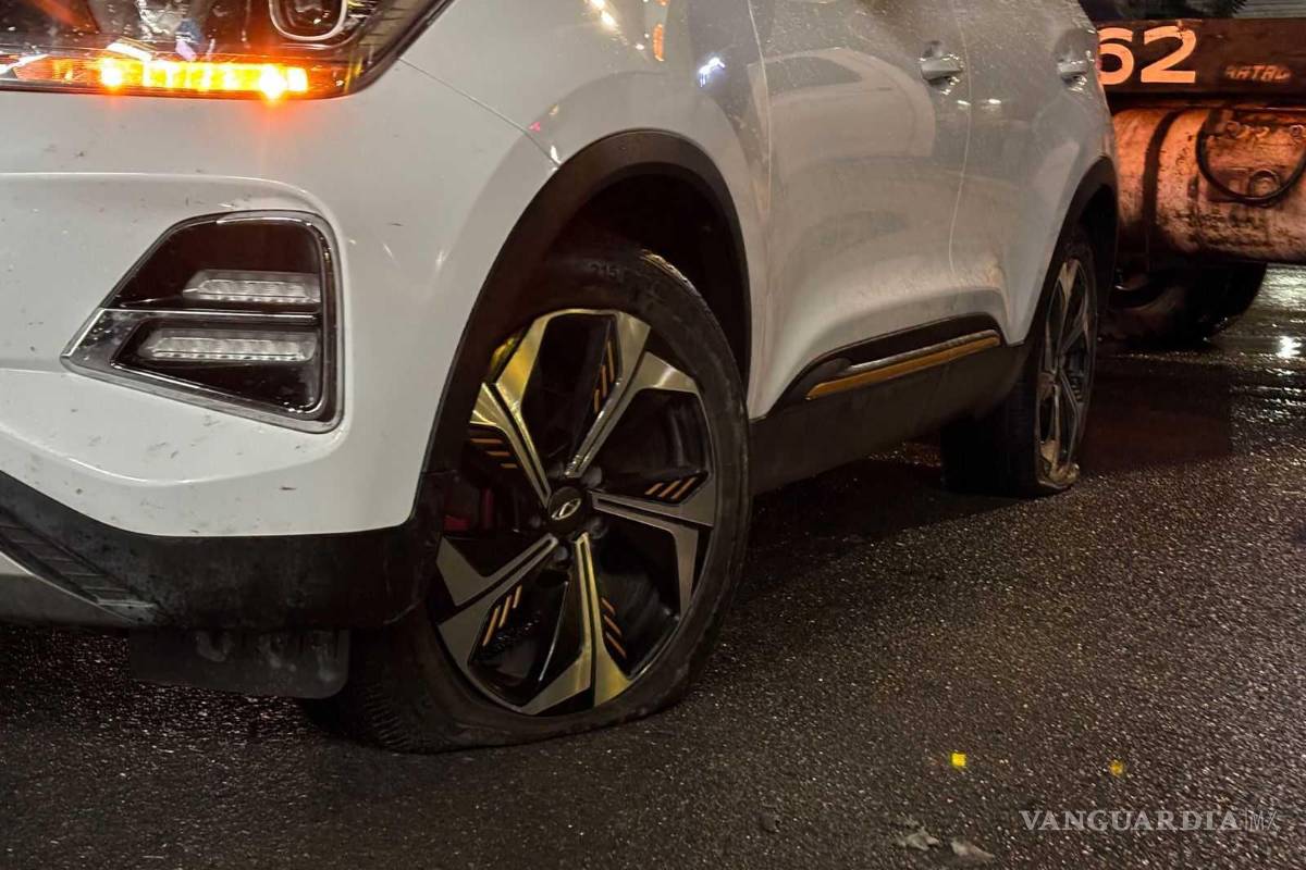 Saltillo: bache en Nazario afecta a más de 40 autos; exigen reparación