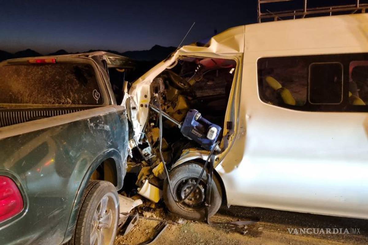 $!Paramédicos tuvieron que utilizar las “quijadas de la vida” para liberar a uno de los conductores.