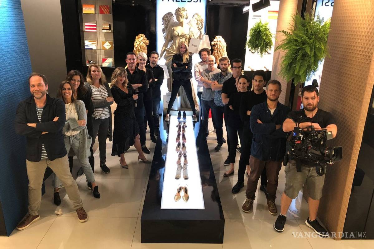 Zapatería juega broma a 'influencers' y vende zapatos baratos a precio de lujo