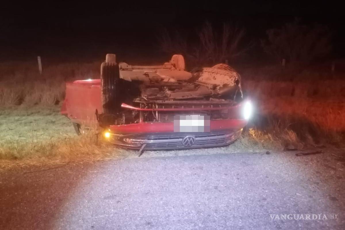 Vuelca tras chocar con un becerro muerto en Ramos Arizpe; ya había sido atropellado