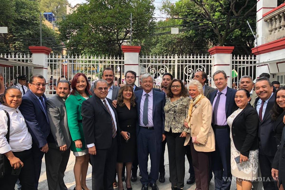 Maestros afines a Elba Esther Gordillo se reunen con AMLO; buscan nuevo dirigente del SNTE