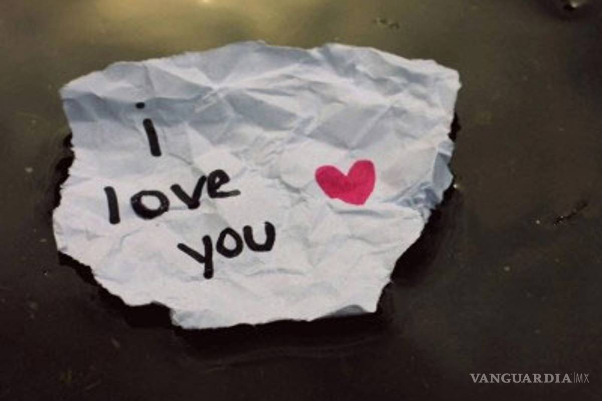 52 mensajes de texto que son 'bombas de amor' para él