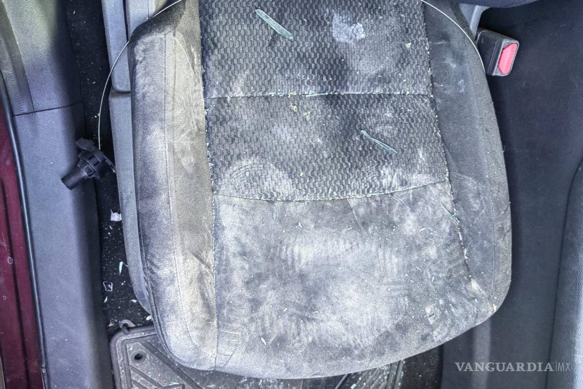 Le desmantelan auto a mujer en Grúas Saltillo