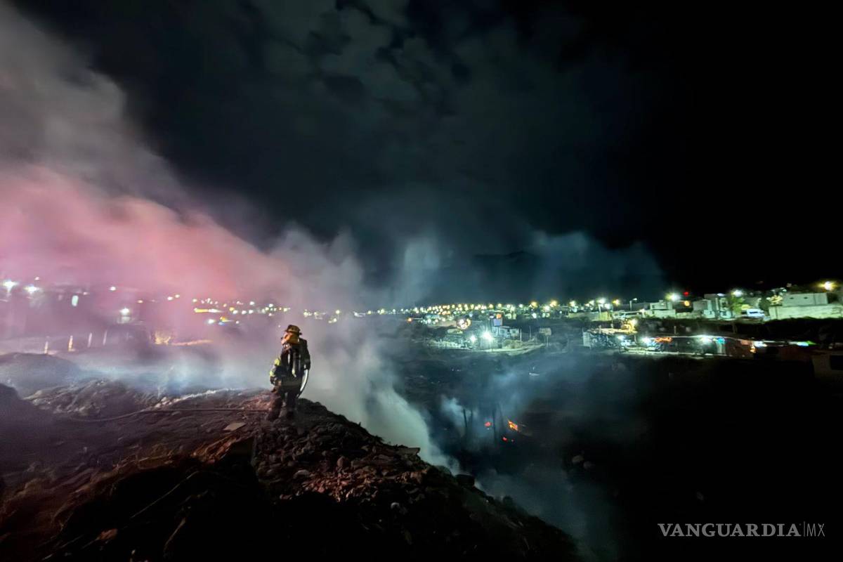 Incendio consume tejabán al sur de Saltillo; fuegos artificiales podrían ser la causa