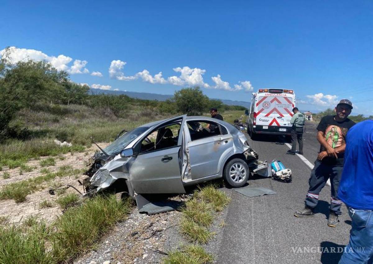 $!Testigos que pasaban por el lugar dieron aviso al 911, movilizando a la Guardia Nacional y a bomberos de Ramos Arizpe al sitio del siniestro.
