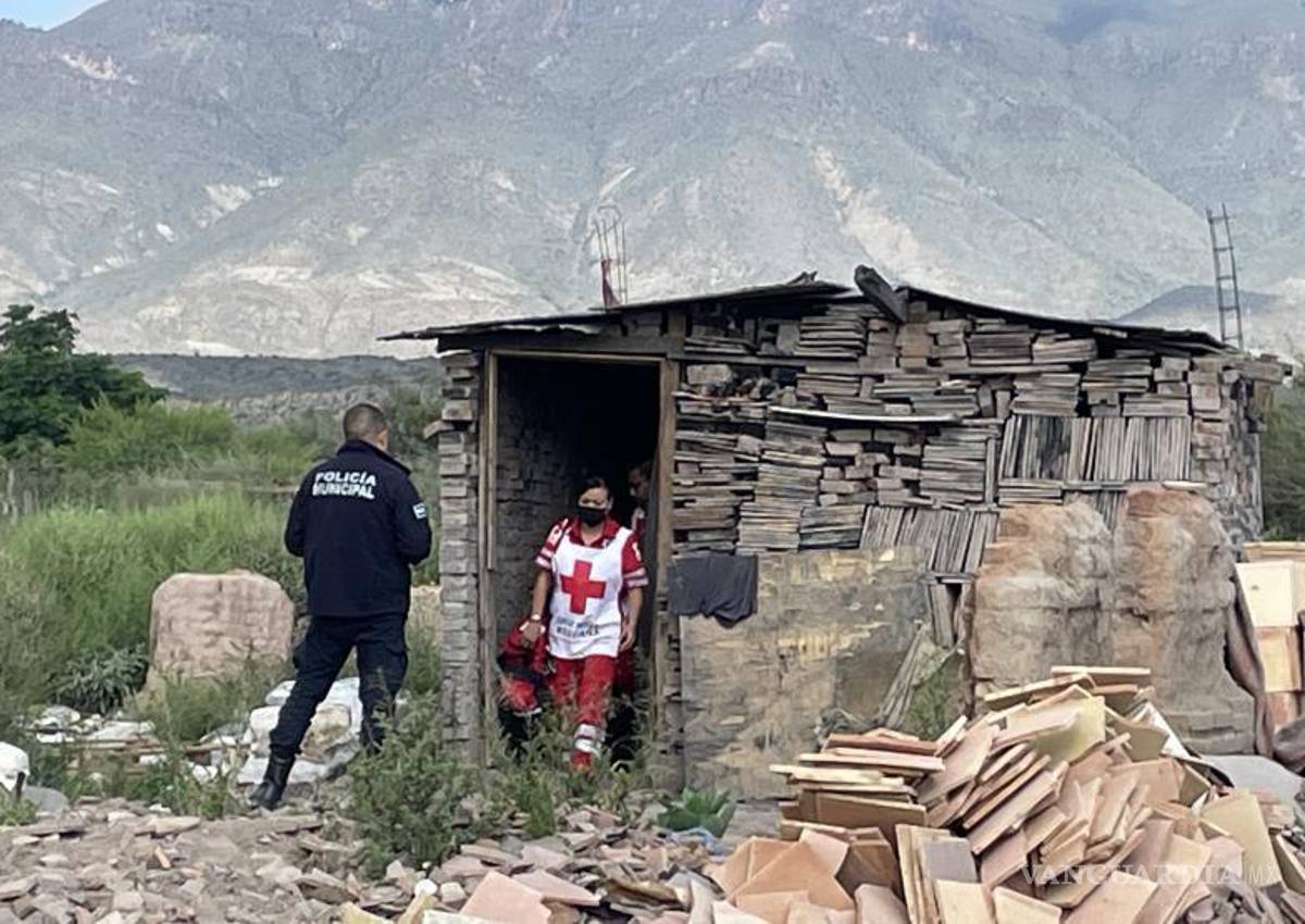 $!Paramédicos de la Cruz Roja acudieron al lugar para confirmar el deceso.